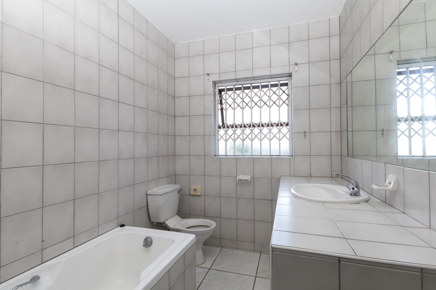 8 Bedroom Property for Sale in West Beach Eastern Cape